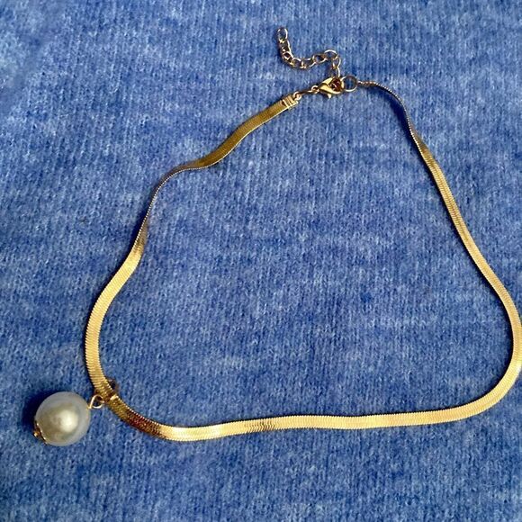 Pearl Necklace Simplistic Golden Adjustable w Single Faux Pearl Ball Choker - Picture 4 of 5